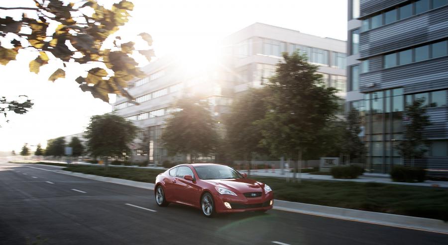  Hyundai Genesis Coupe 3.8 R-Spec 2011 года  (фото 10 из 14)